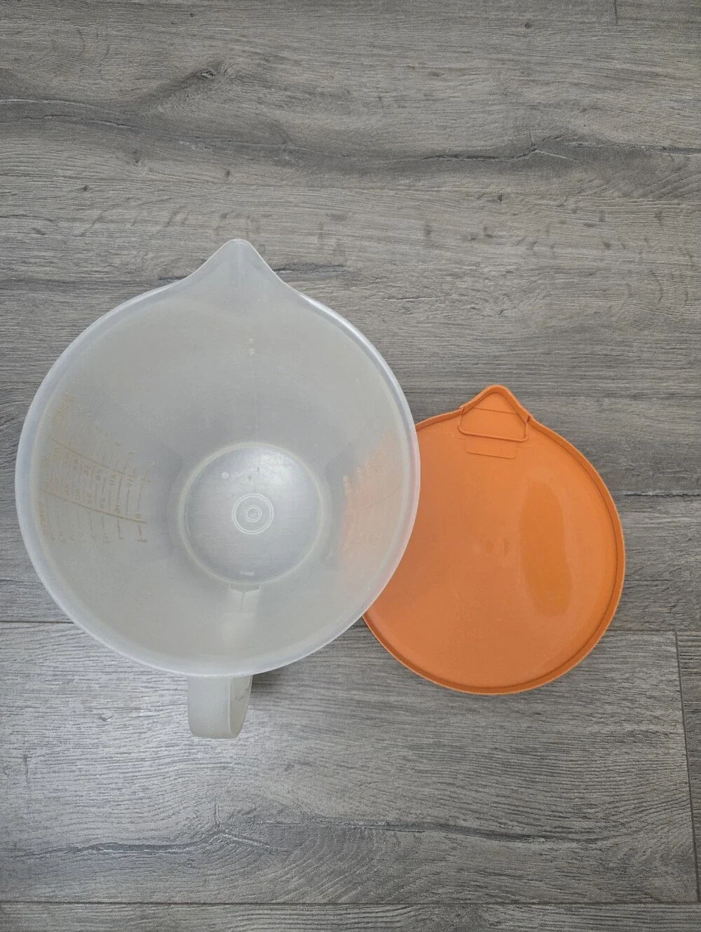 Tupperware Vintage 8 Cup Mix-N-Store Measuring Pitcher